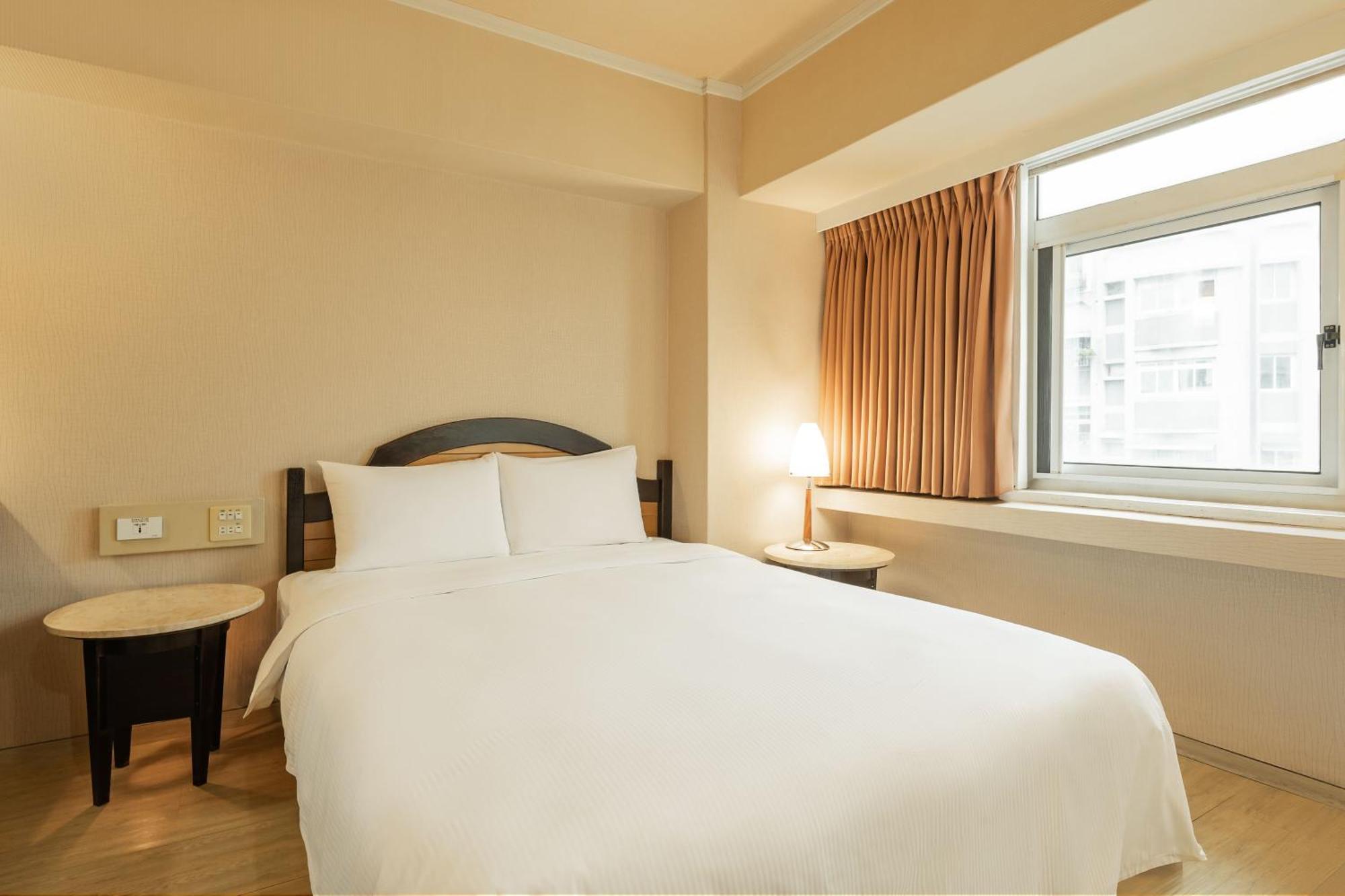 Kindness Hotel Weiwuying Kaohsiung Room photo