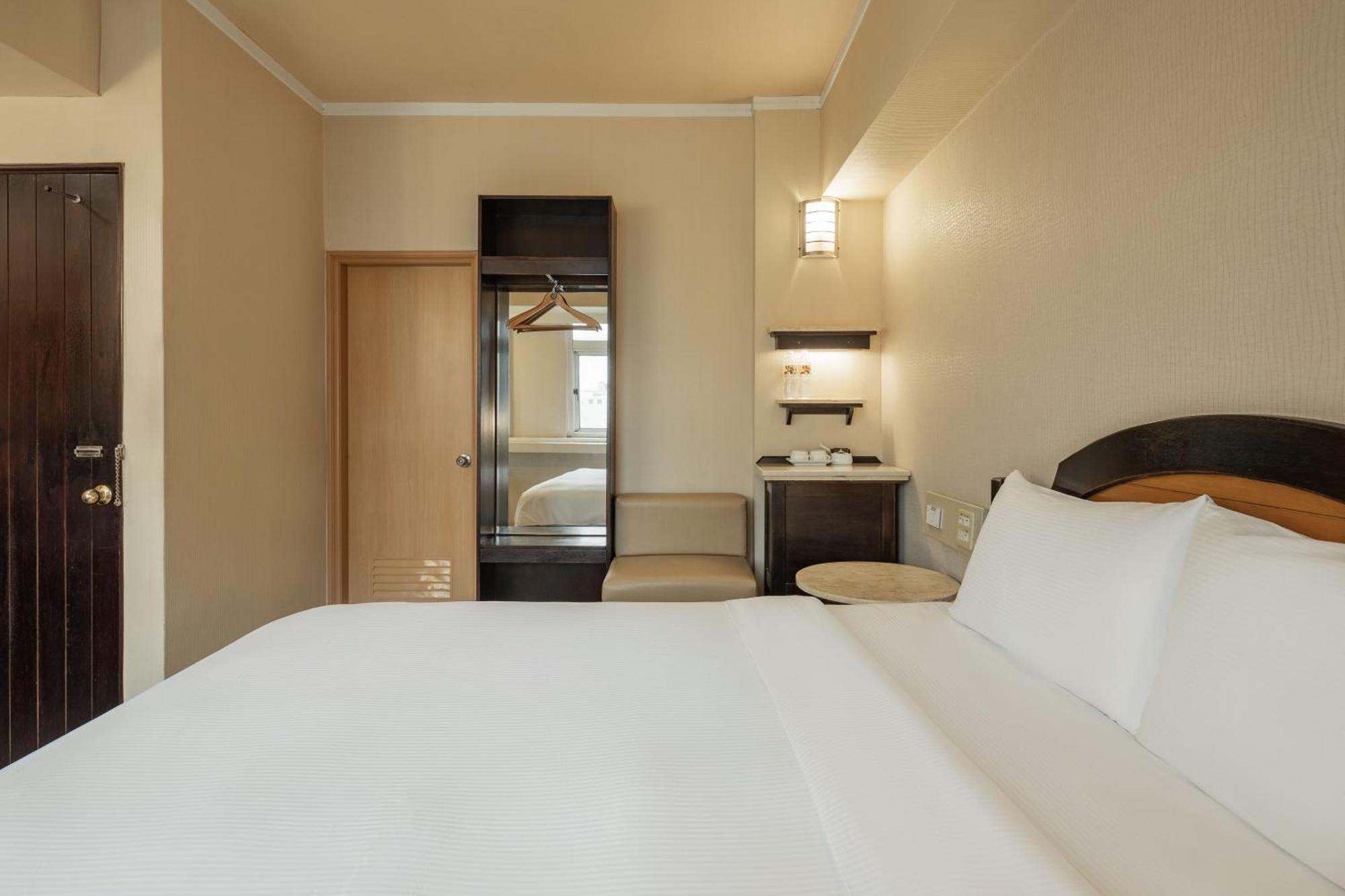 Kindness Hotel Weiwuying Kaohsiung Room photo
