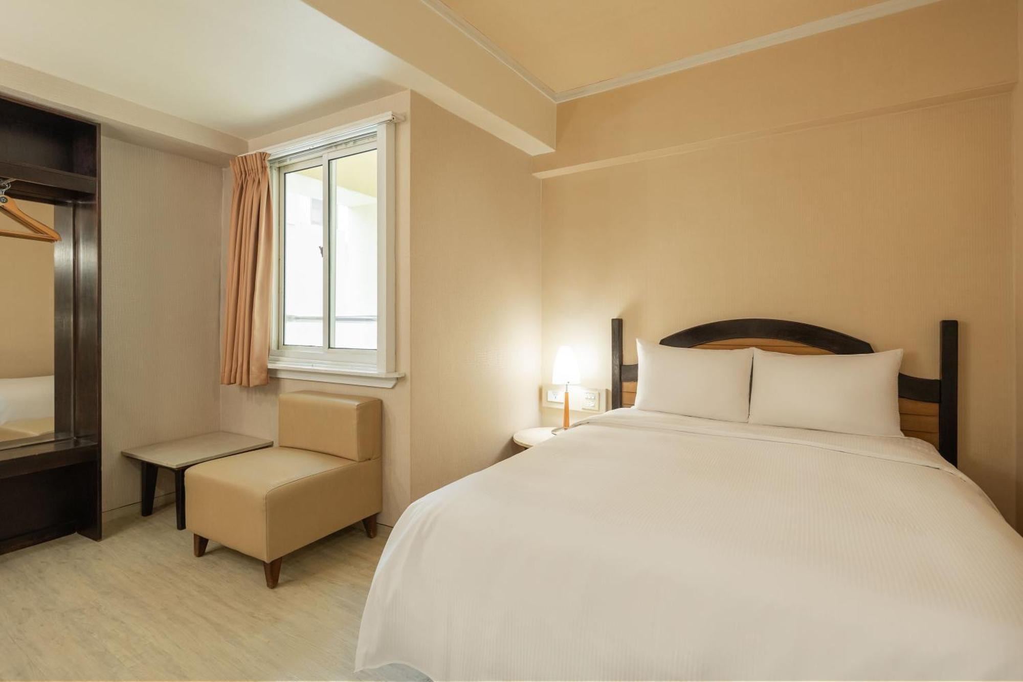 Kindness Hotel Weiwuying Kaohsiung Room photo