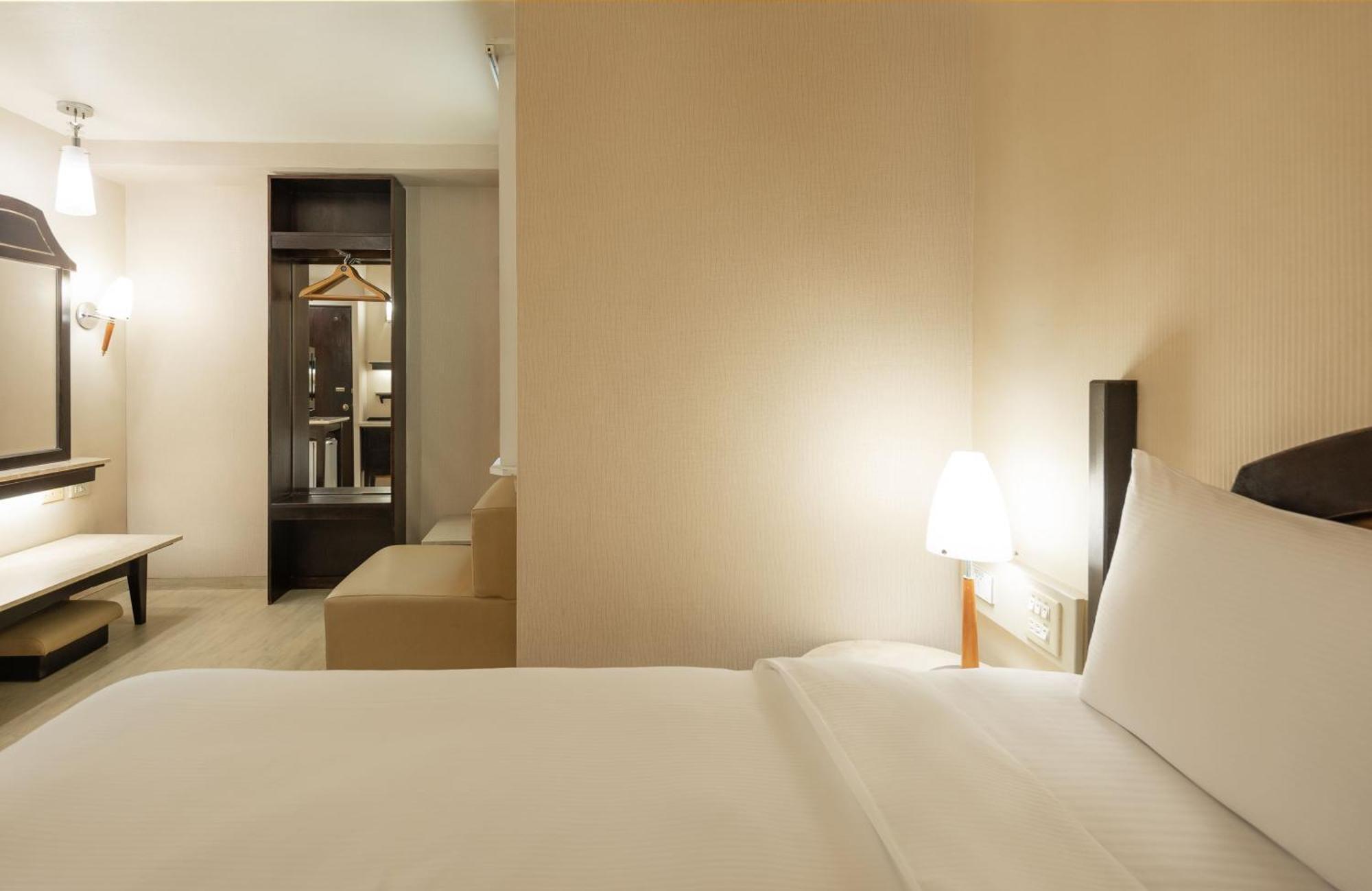 Kindness Hotel Weiwuying Kaohsiung Room photo