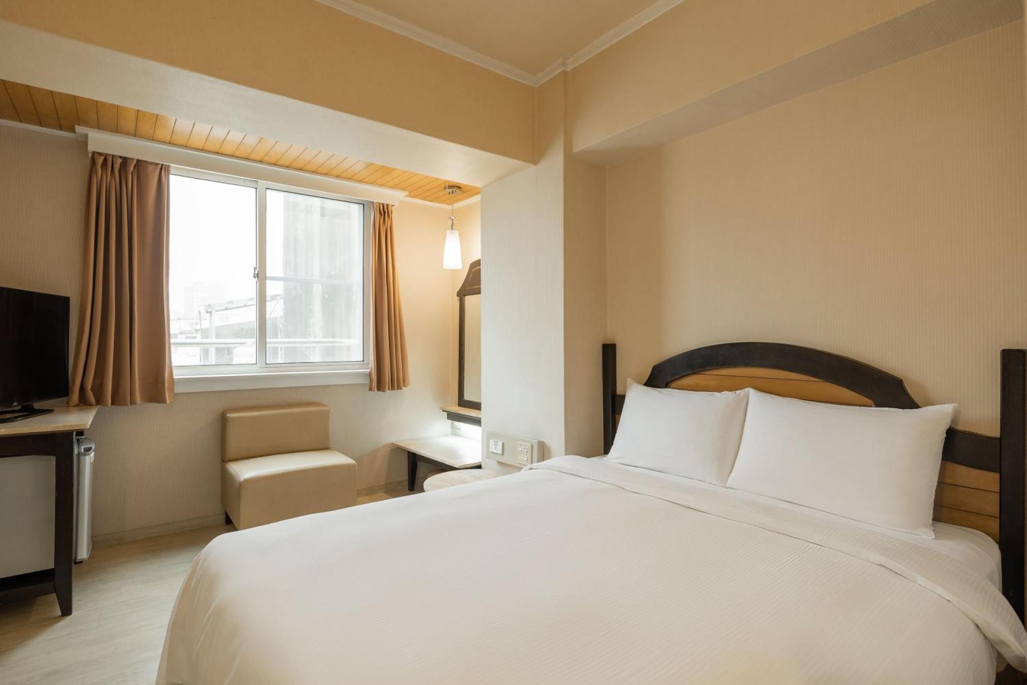 Kindness Hotel Weiwuying Kaohsiung Room photo