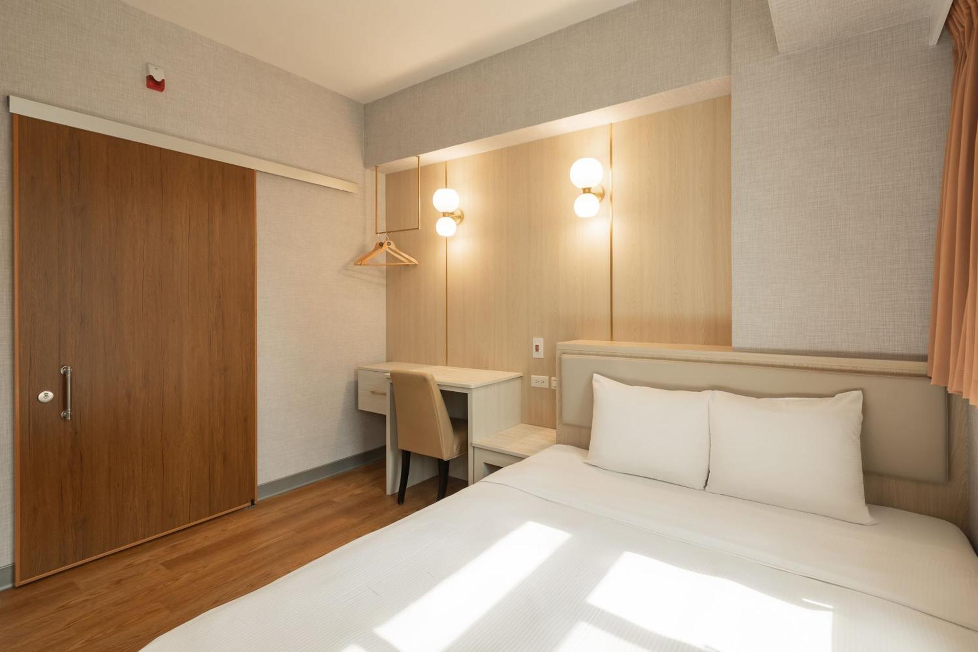 Kindness Hotel Weiwuying Kaohsiung Exterior photo